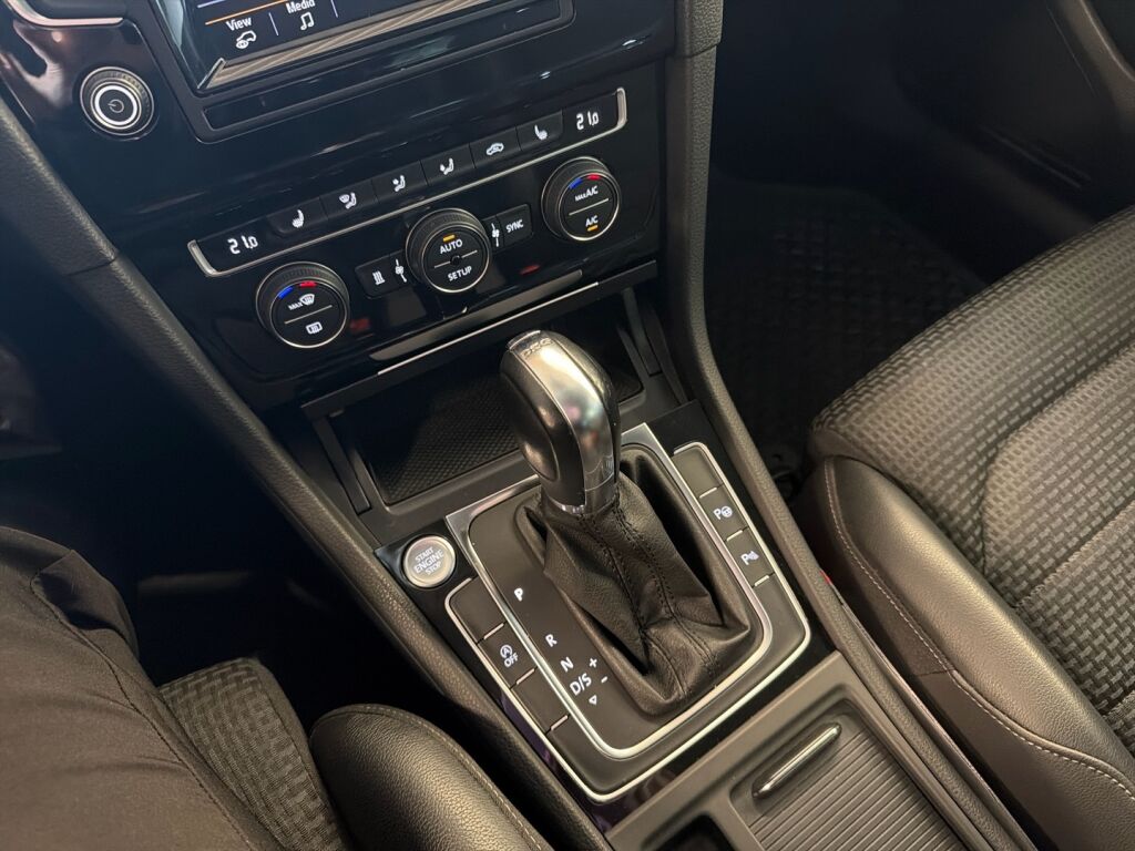 Volkswagen Golf 2013 Sininen