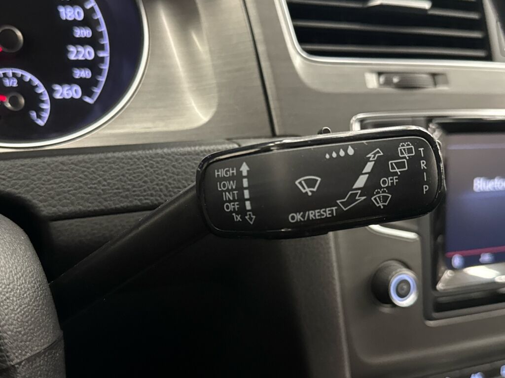 Volkswagen Golf 2013 Valkoinen