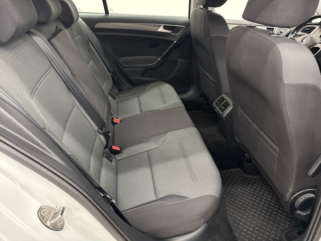 Volkswagen Golf 2013 Valkoinen