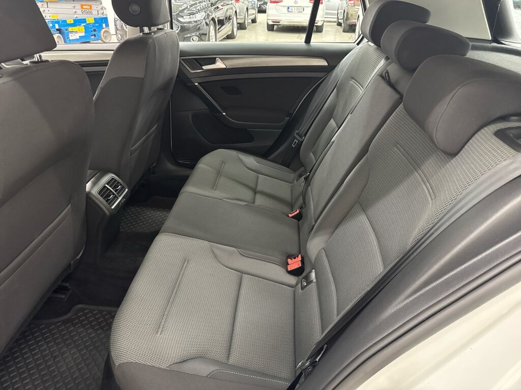 Volkswagen Golf 2013 Valkoinen