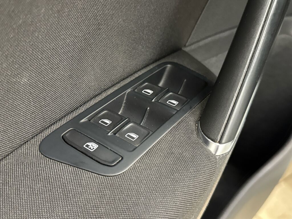 Volkswagen Golf 2013 Valkoinen