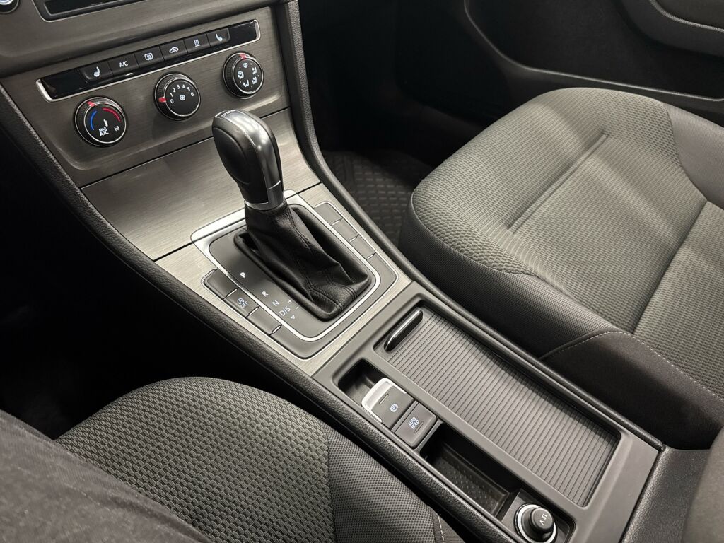 Volkswagen Golf 2013 Valkoinen