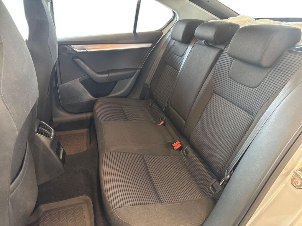 Skoda Octavia 2013 Hopea