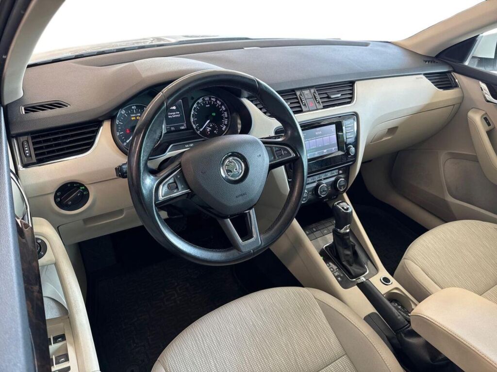 Skoda Octavia 2013 Valkoinen