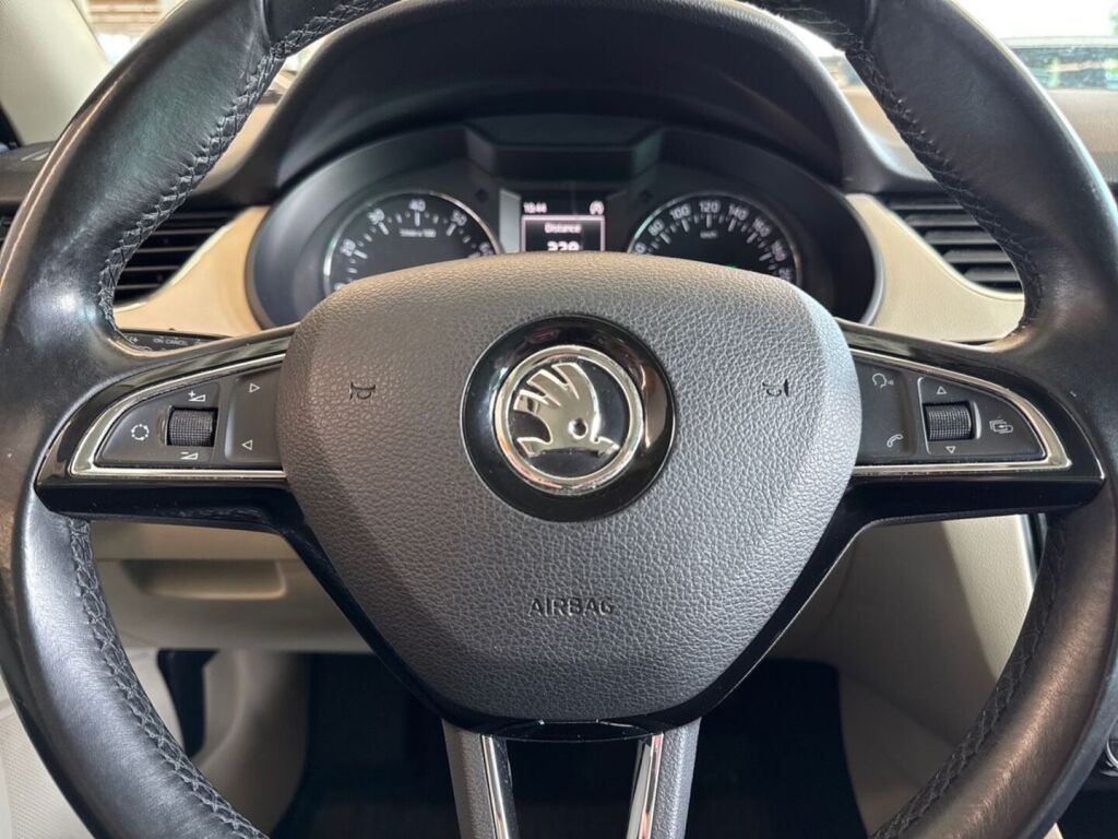 Skoda Octavia 2013 Valkoinen
