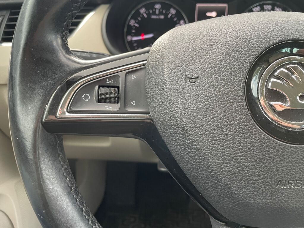 Skoda Octavia 2013 Valkoinen