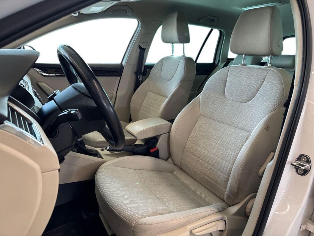 Skoda Octavia 2013 Valkoinen