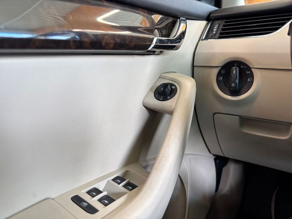 Skoda Octavia 2013 Valkoinen