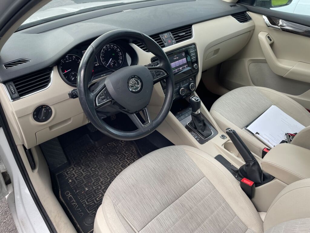 Skoda Octavia 2013 Valkoinen