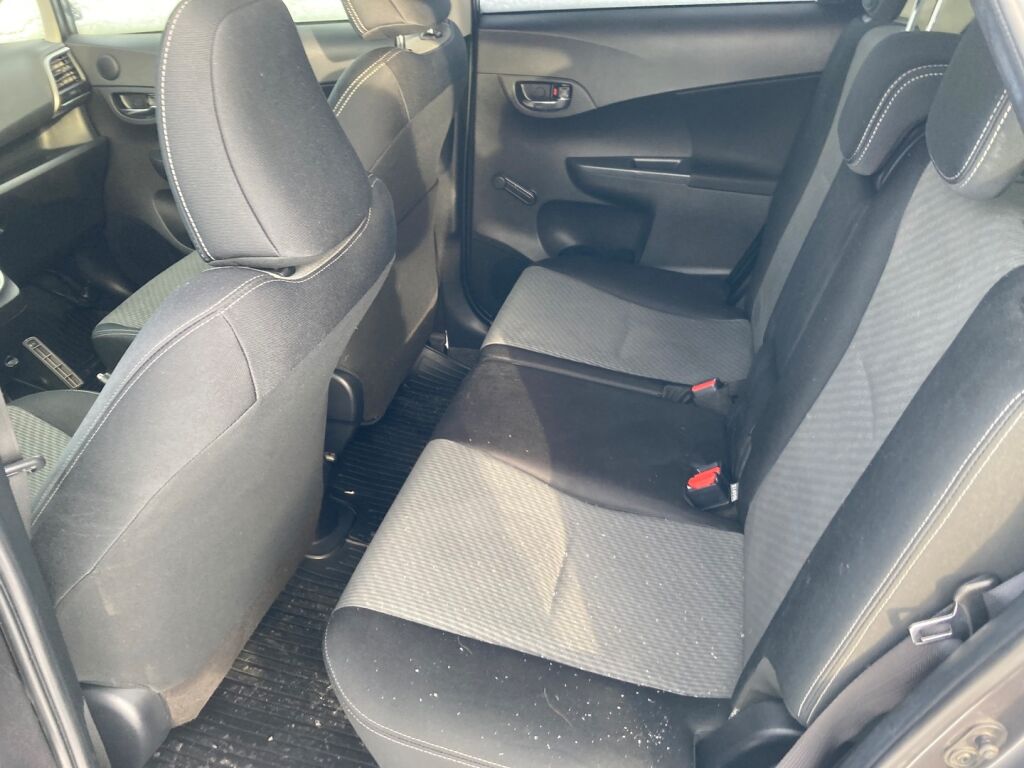 Toyota Verso-S 2014 Metallinhohto Harmaa