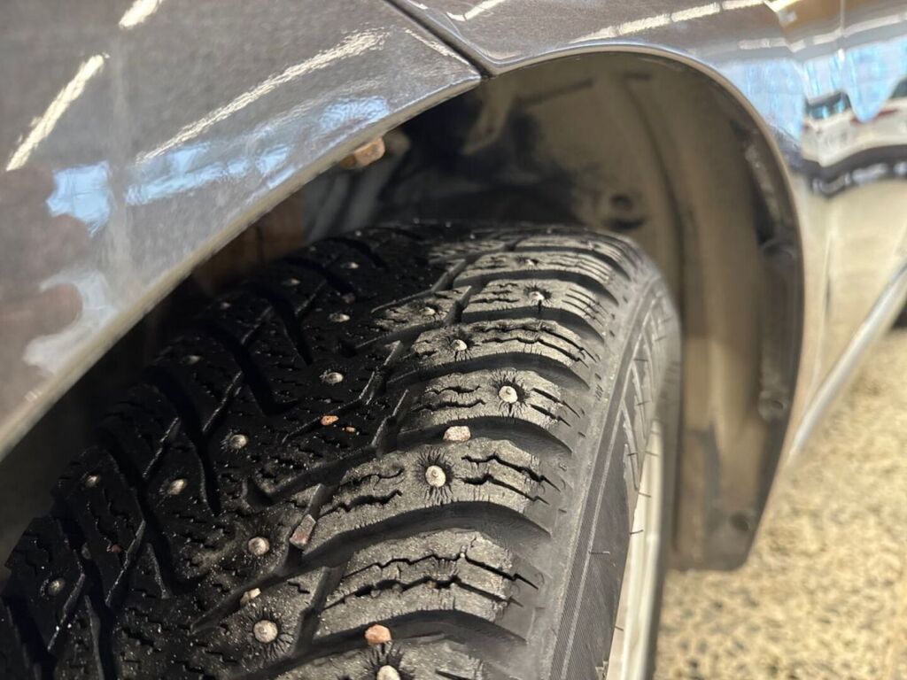 Toyota Verso-S 2014 Metallinhohto Harmaa