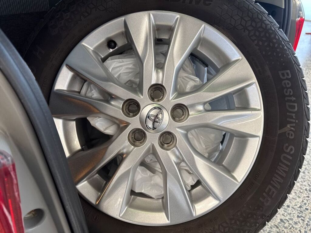 Toyota Verso-S 2014 Metallinhohto Harmaa