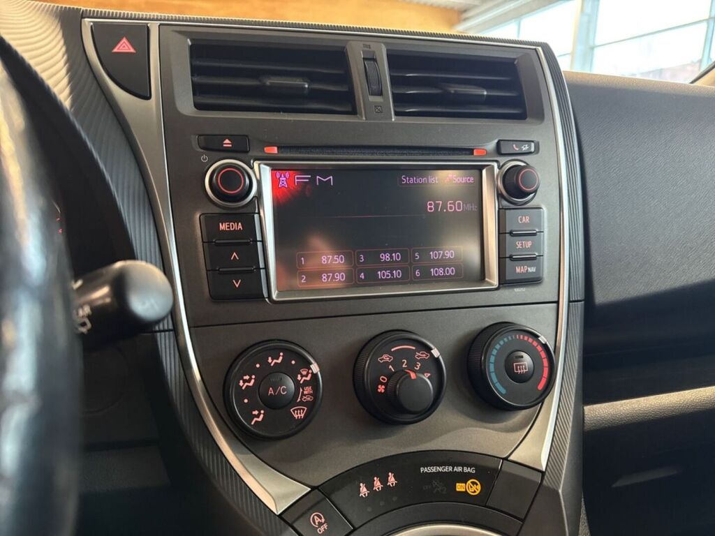 Toyota Verso-S 2014 Metallinhohto Harmaa