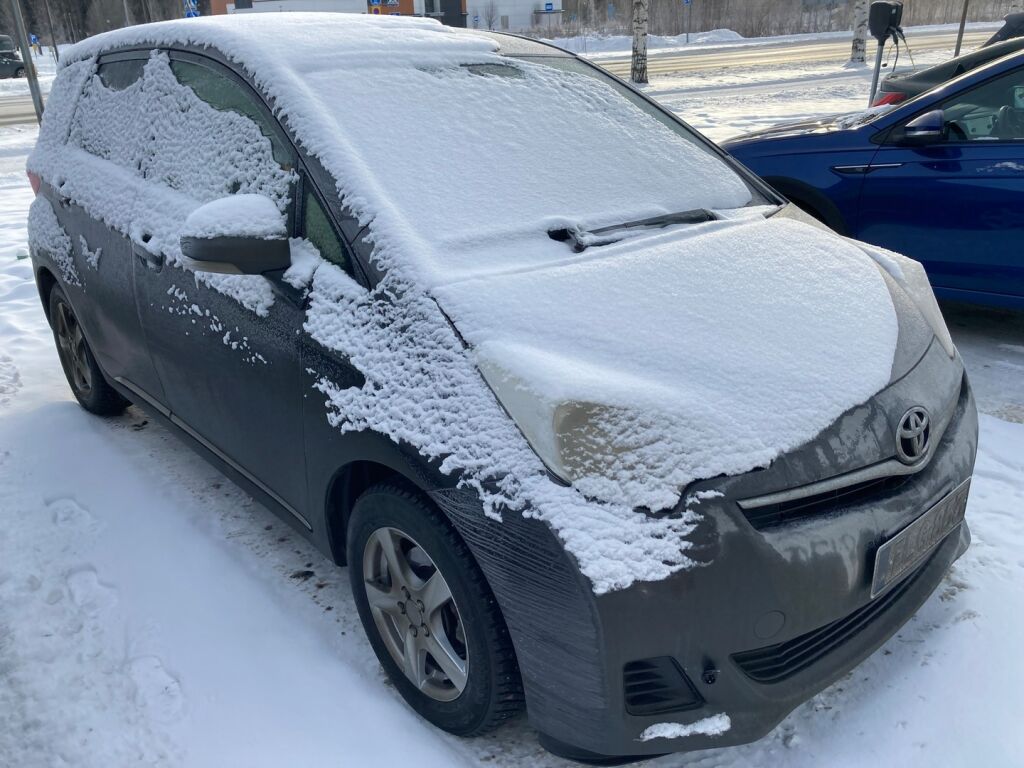 Toyota Verso-S 2014 Metallinhohto Harmaa