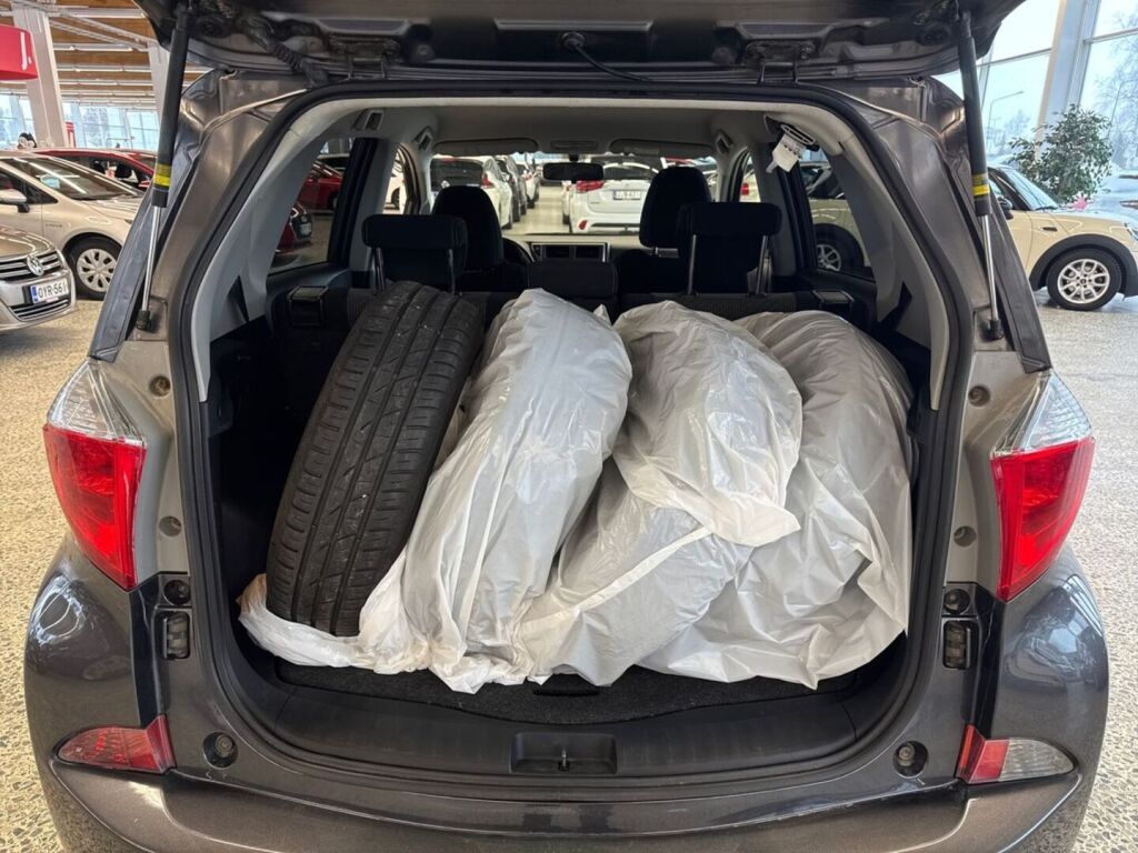 Toyota Verso-S 2014 Metallinhohto Harmaa