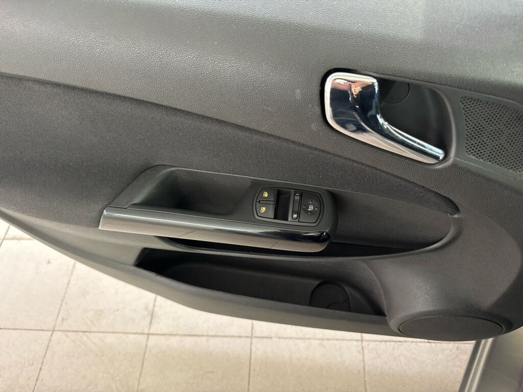 Opel Corsa 2014 Ruskea (beige)