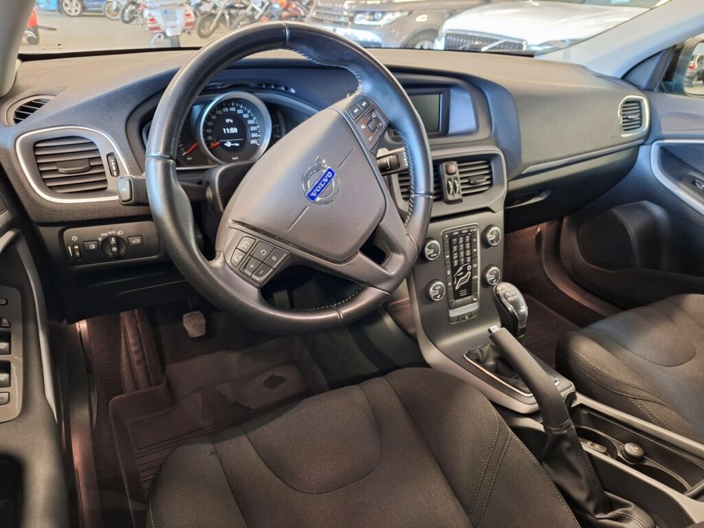 Volvo V40 2014 Musta