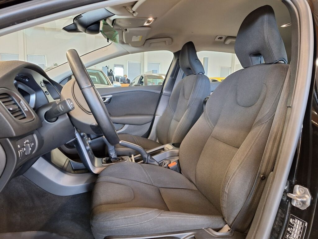 Volvo V40 2014 Musta