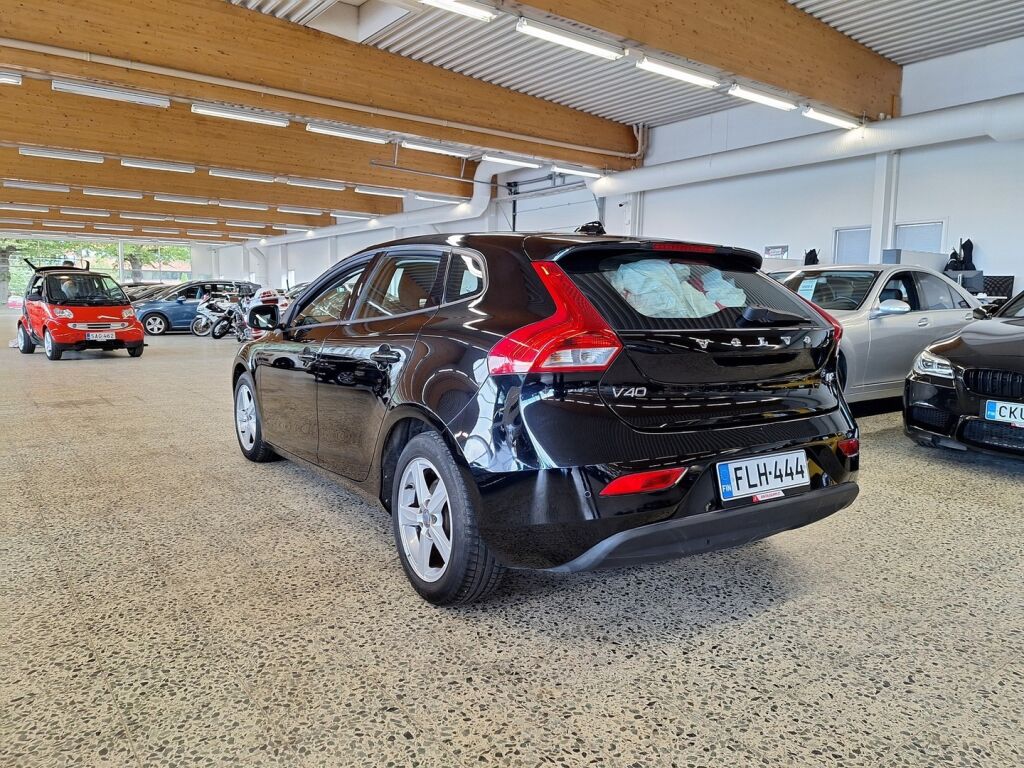 Volvo V40 2014 Musta