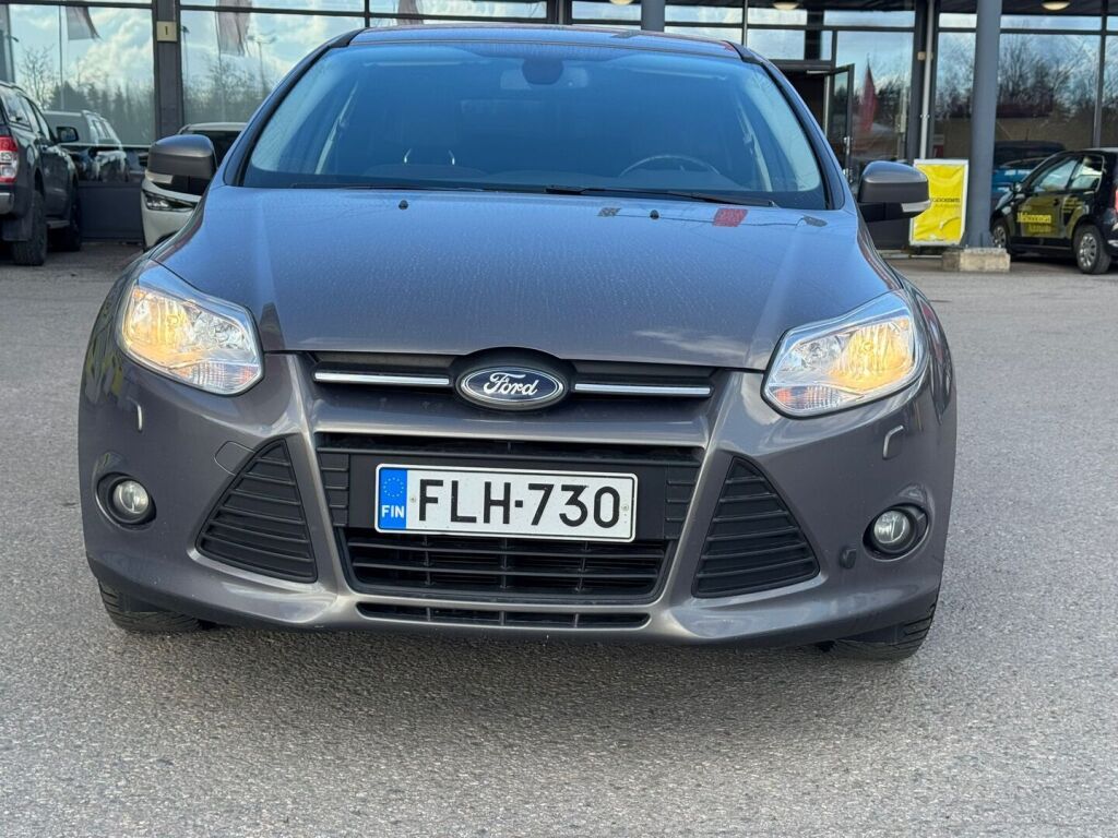 Ford Focus 2014 Ruskea (beige)