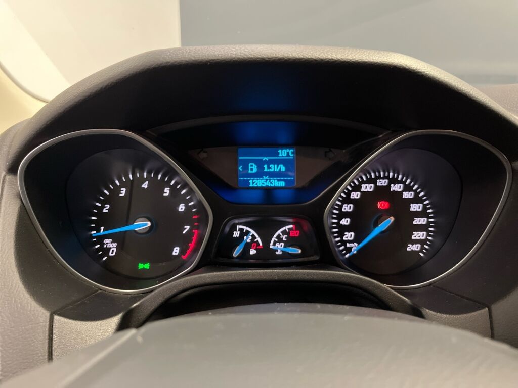 Ford Focus 2014 Ruskea (beige)