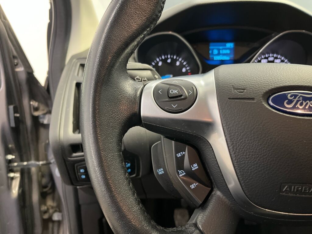Ford Focus 2014 Ruskea (beige)