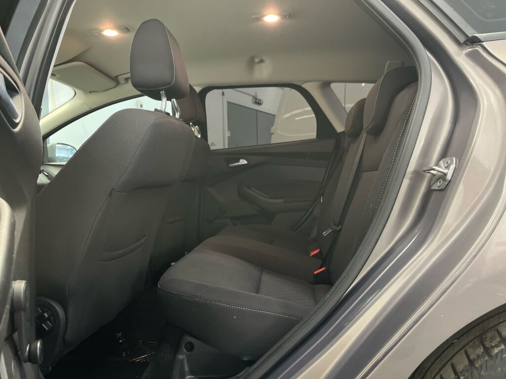 Ford Focus 2014 Ruskea (beige)