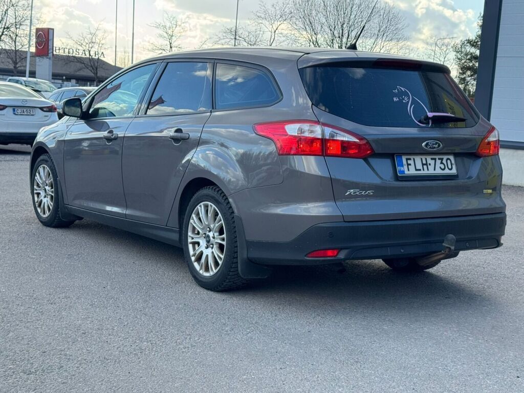 Ford Focus 2014 Ruskea (beige)