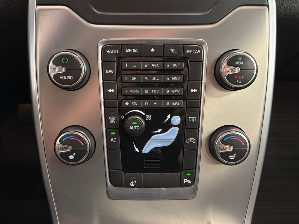 Volvo V70 2014 Harmaa