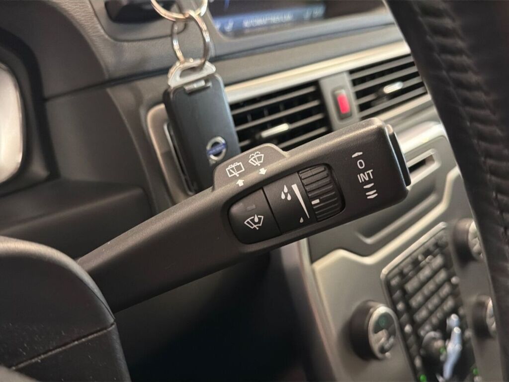 Volvo V70 2014 Harmaa