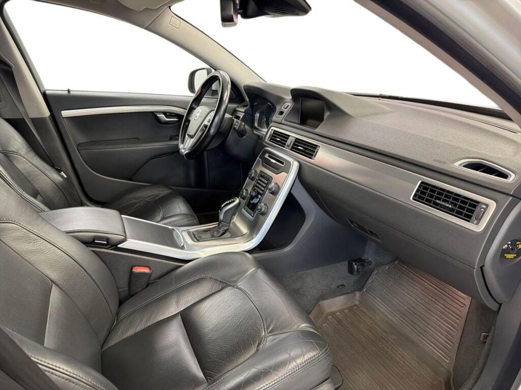 Volvo V70 2014 Harmaa