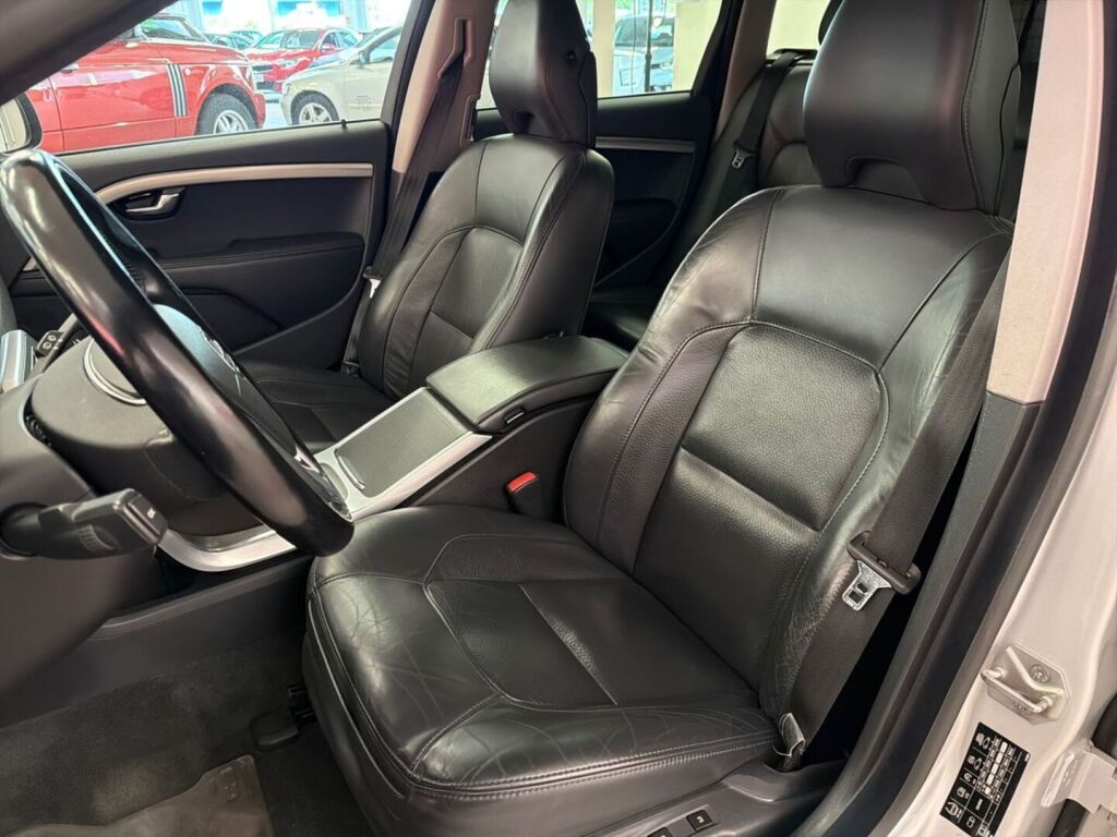 Volvo V70 2014 Harmaa