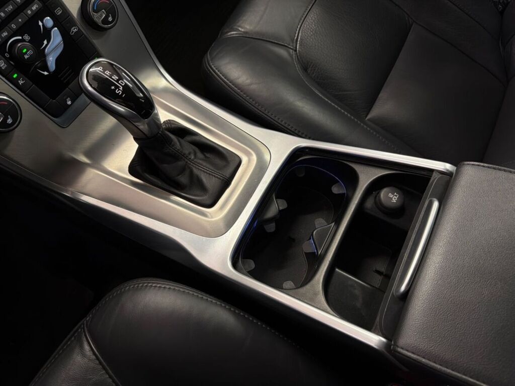 Volvo V70 2014 Harmaa