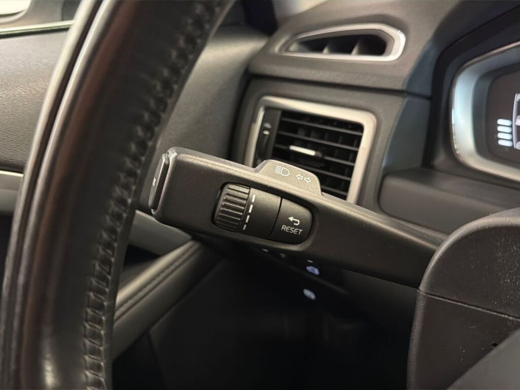 Volvo V70 2014 Harmaa