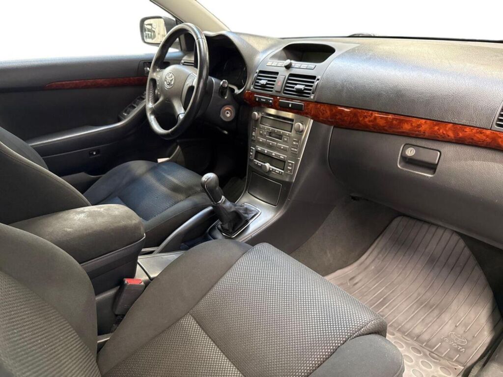 Toyota Avensis 2005 Hopea