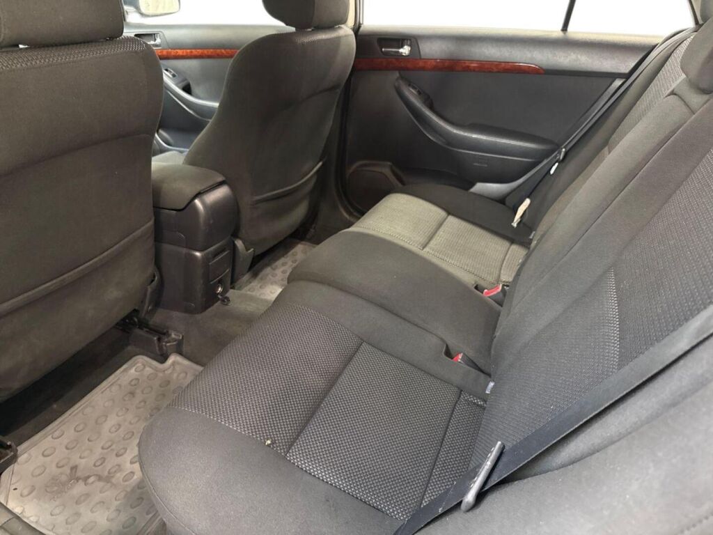 Toyota Avensis 2005 Hopea
