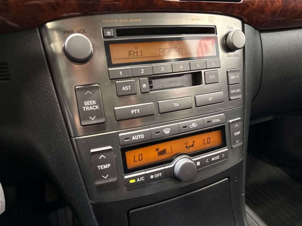 Toyota Avensis 2005 Hopea
