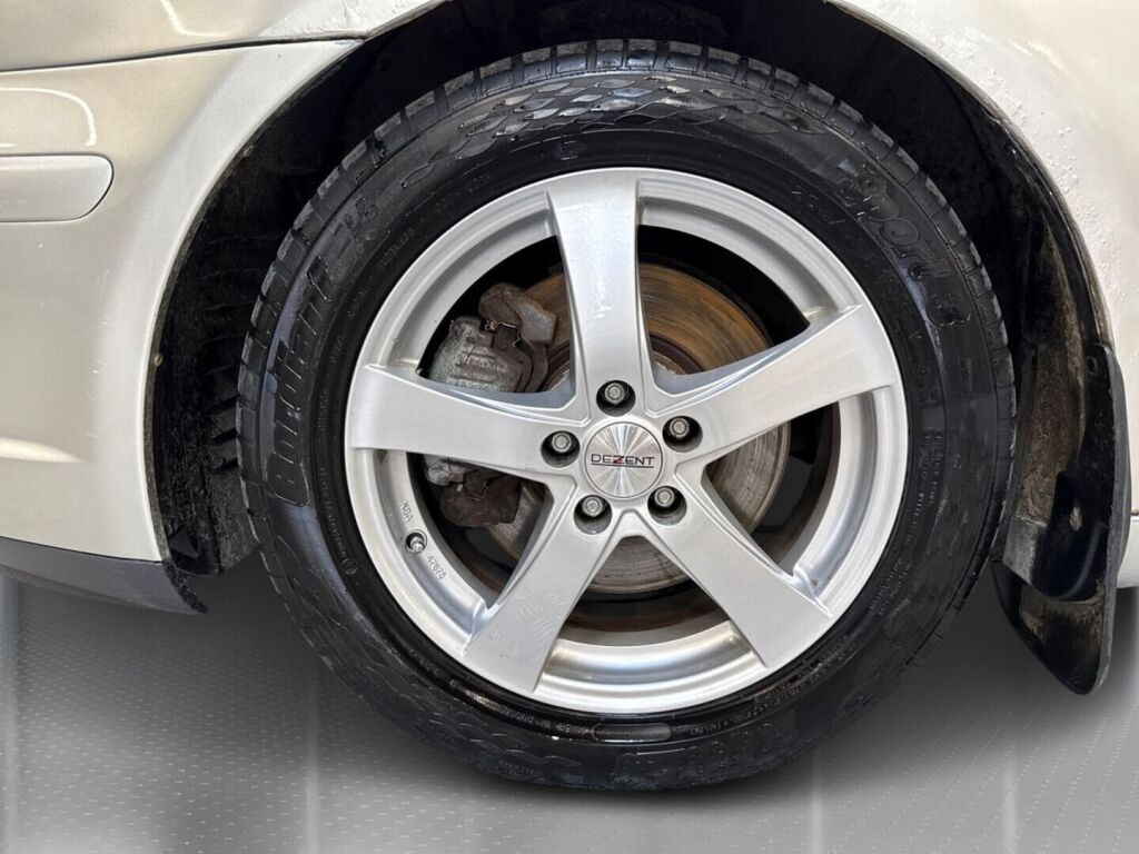 Toyota Avensis 2005 Hopea