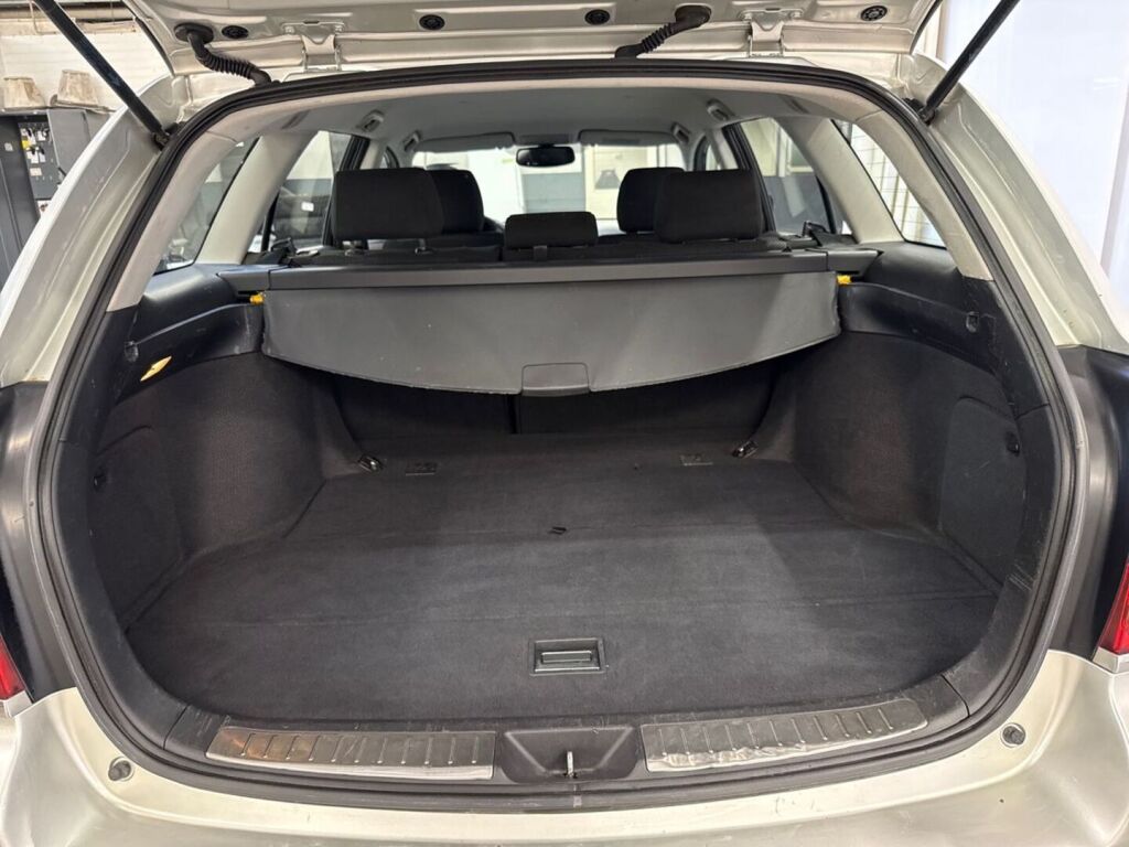 Toyota Avensis 2005 Hopea