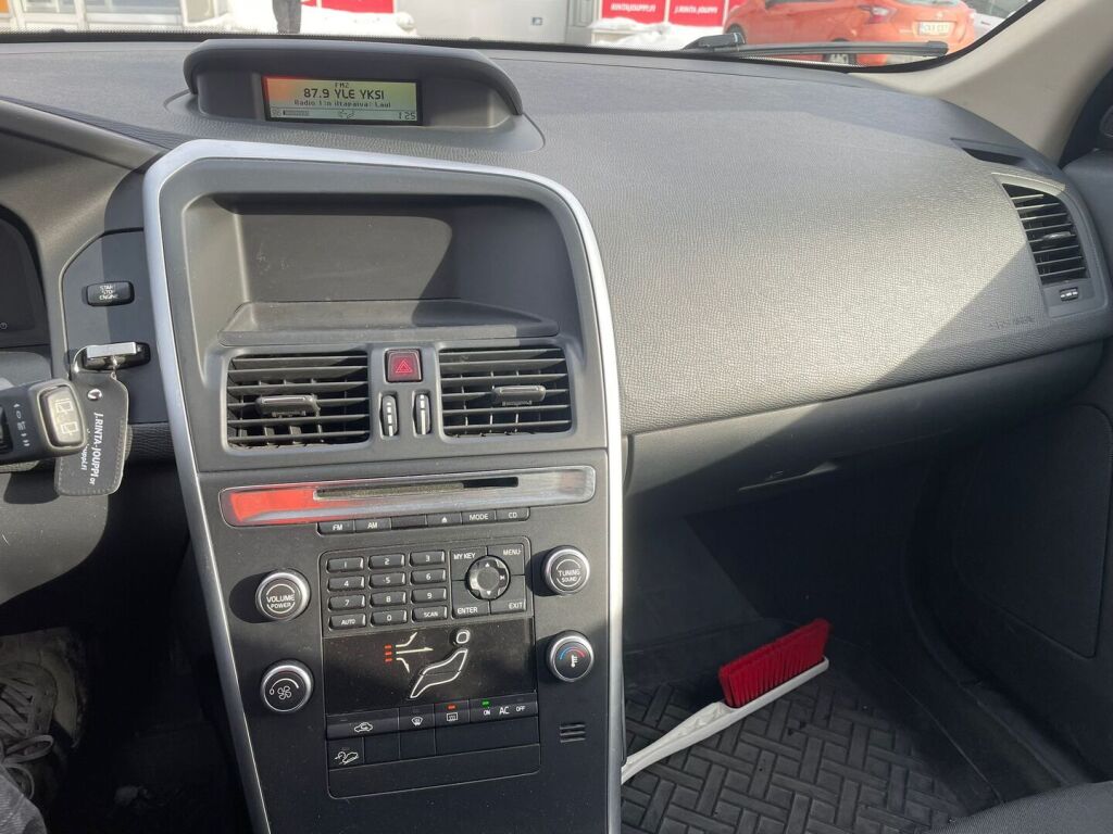 Volvo XC60 2009 Valkoinen