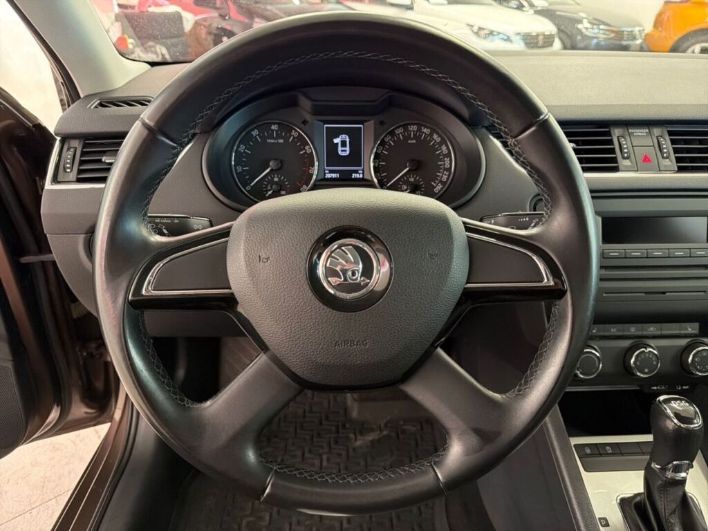 Skoda Octavia 2014 Ruskea (beige)