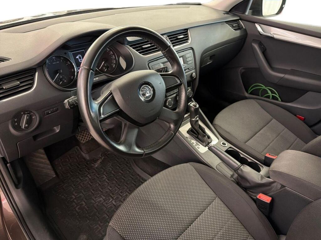 Skoda Octavia 2014 Ruskea (beige)