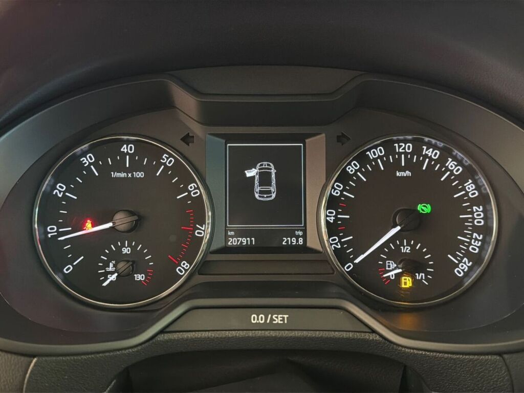 Skoda Octavia 2014 Ruskea (beige)