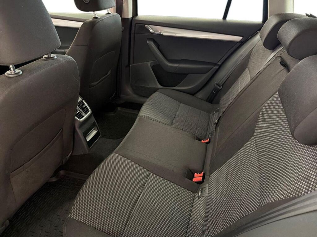 Skoda Octavia 2014 Ruskea (beige)