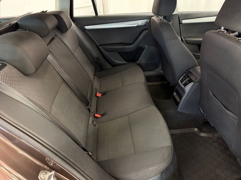 Skoda Octavia 2014 Ruskea (beige)