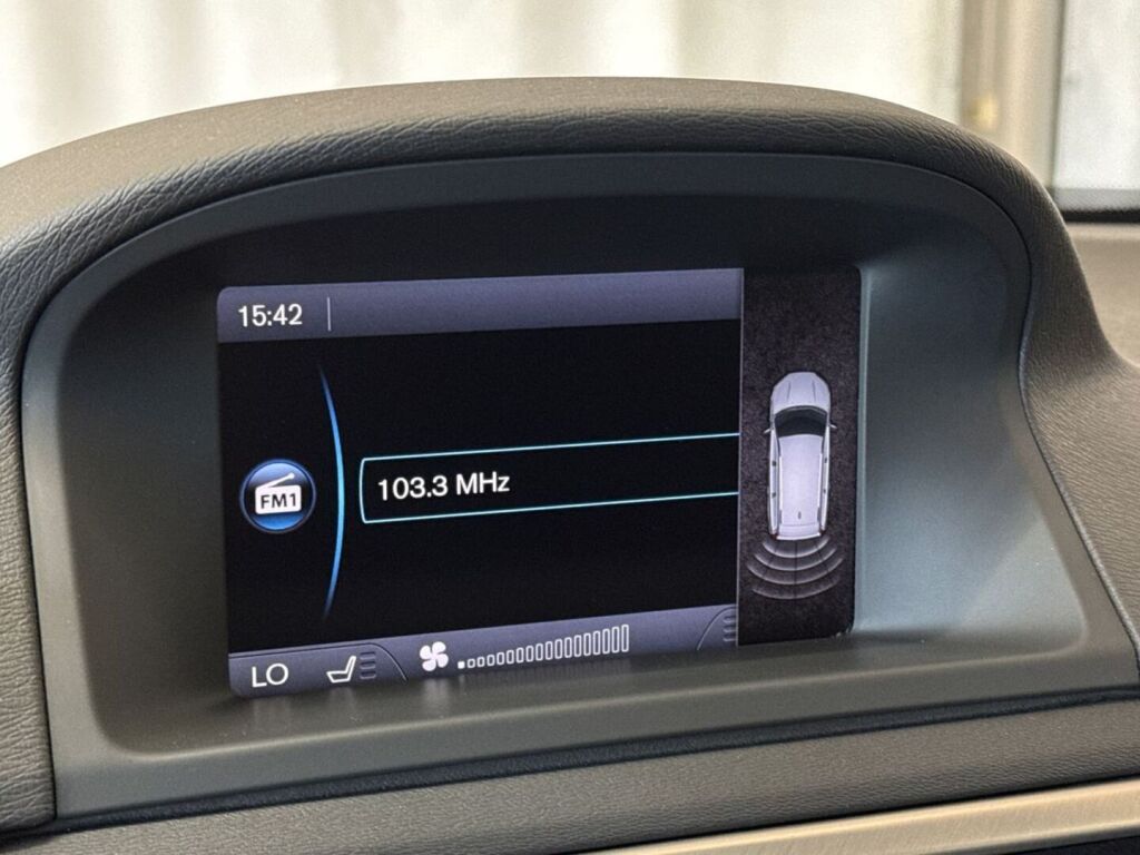 Volvo V70 2014 Punainen