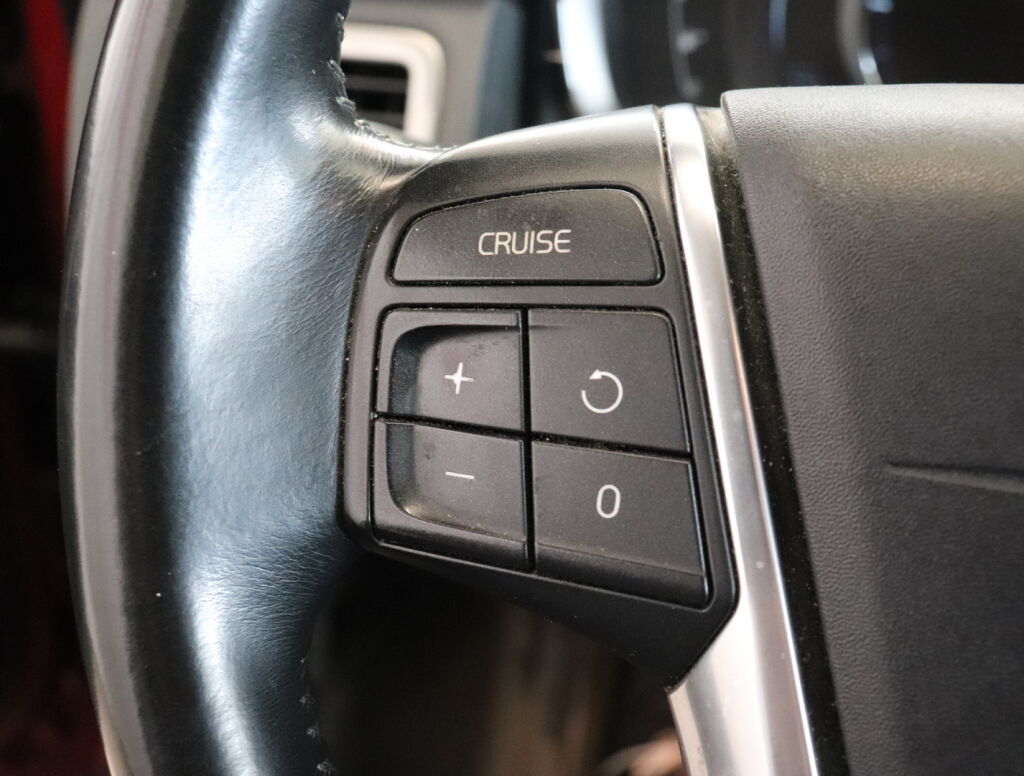 Volvo V70 2014 Punainen
