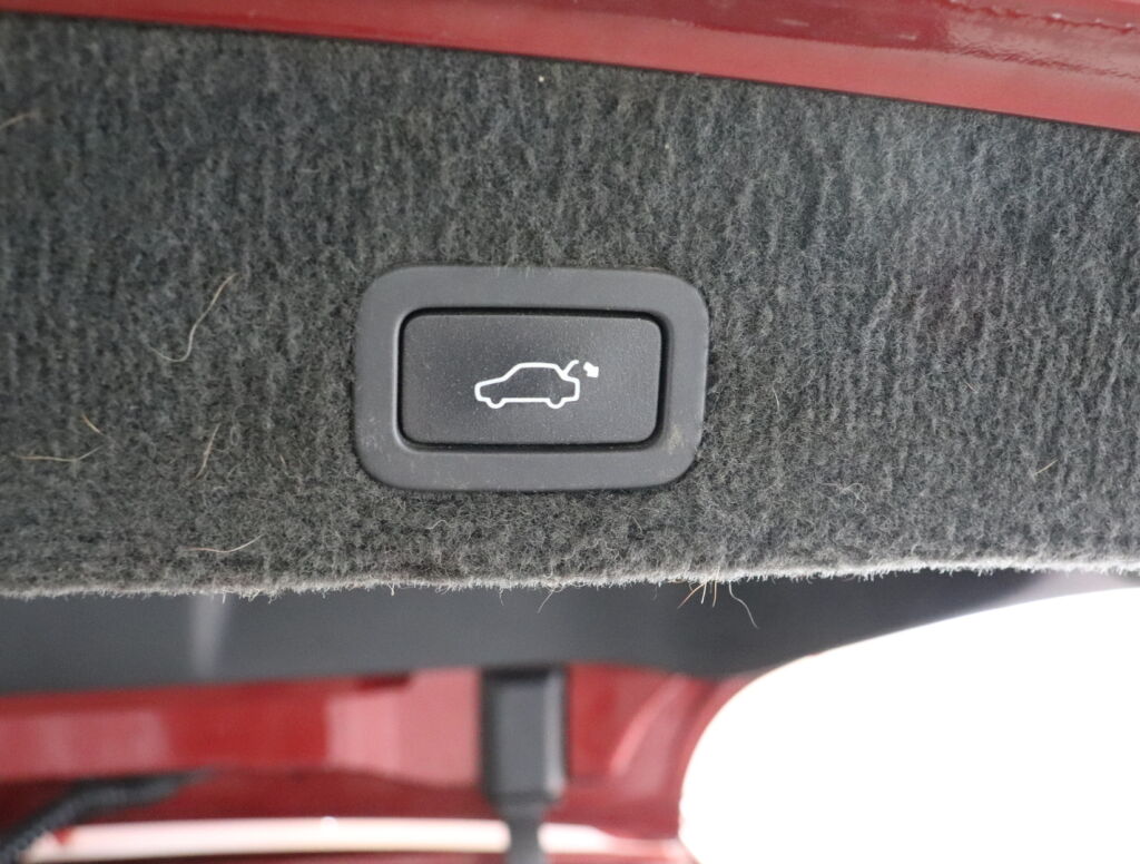 Volvo V70 2014 Punainen