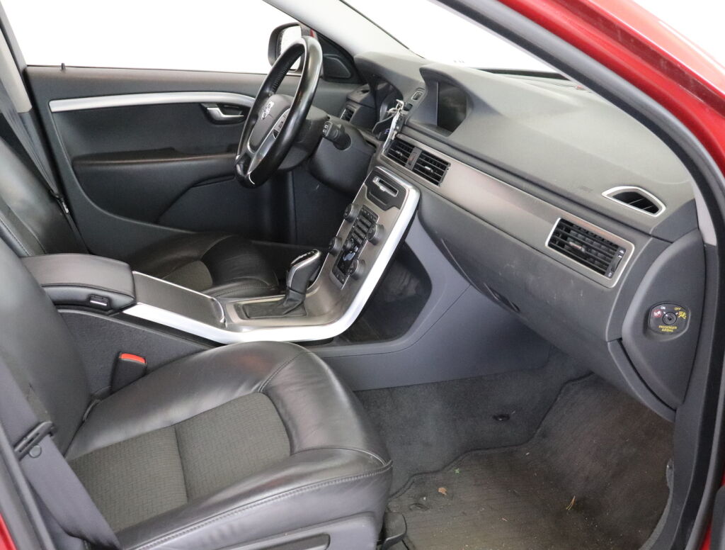 Volvo V70 2014 Punainen