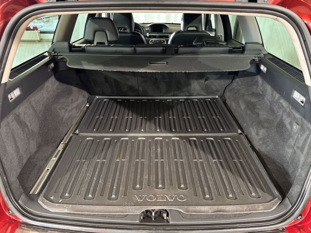 Volvo V70 2014 Punainen